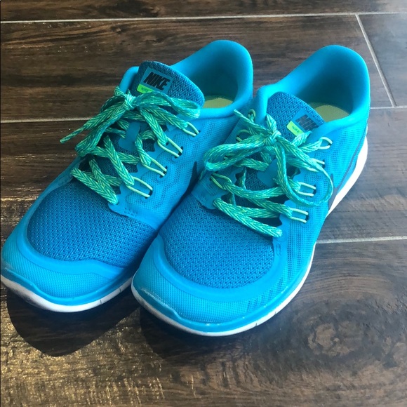 Nike Shoes - Nike Free Running shoes sz 7 1/2